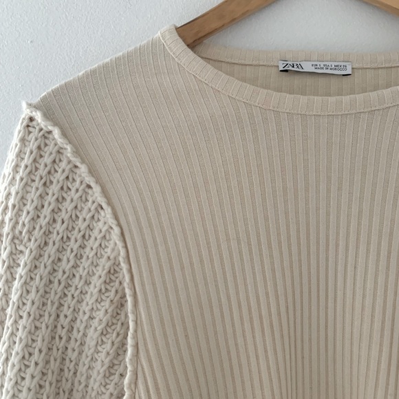 ZARA ribbed top with contrasting balloon sleeves. - Picture 6 of 7